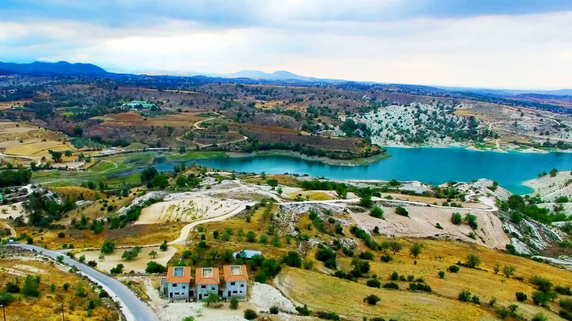 The peaceful dam of Tamassos